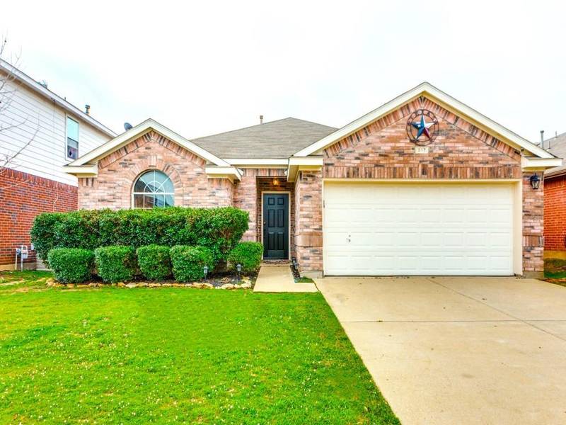 517 Pineview Lane, Fort Worth, TX 76140