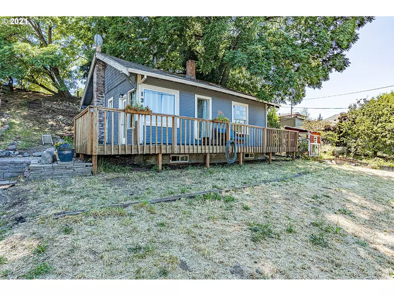 1317 CASCADE AVE, Hood River, OR 97031