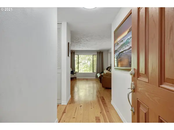 2933 TIMBERLINE DR, Eugene, OR 97405