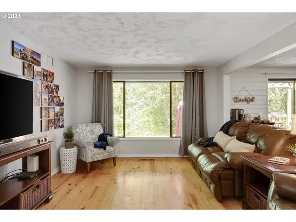 2933 TIMBERLINE DR, Eugene, OR 97405