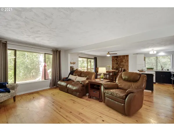 2933 TIMBERLINE DR, Eugene, OR 97405