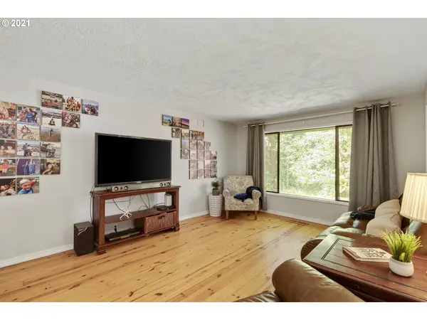 2933 TIMBERLINE DR, Eugene, OR 97405