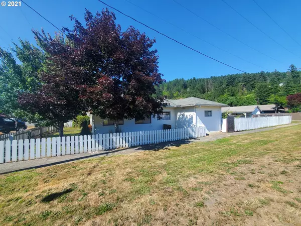 410 3RD AVE, Powers, OR 97466