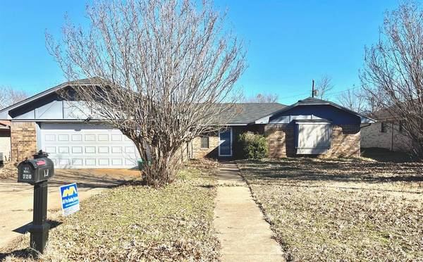 720 32nd Street NE, Paris, TX 75460