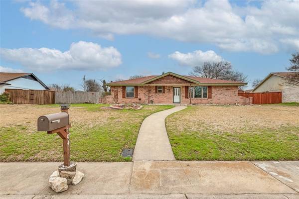 104 Wesley Drive, Desoto, TX 75115