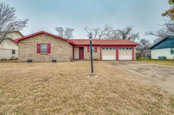 1026 John Reagan Street, Benbrook, TX 76126