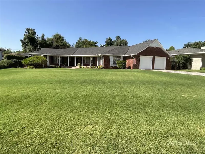 1612 Bedford Drive, Nichols Hills, OK 73116