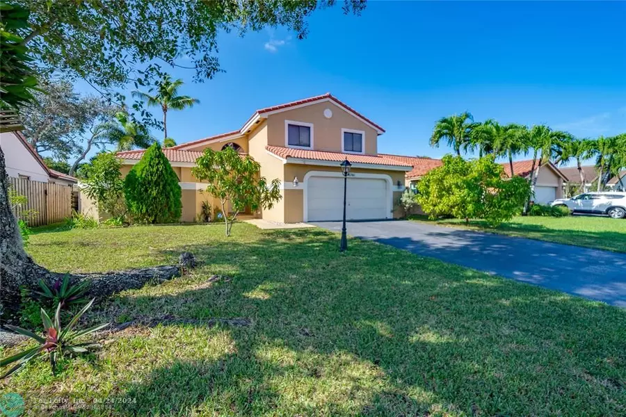 6261 Gauntlet Hall Ln, Davie, FL 33331