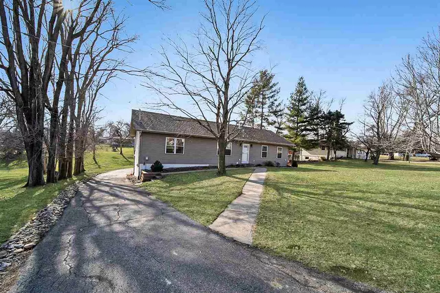 3269 NE Whitesand Dr, Solon, IA 52333