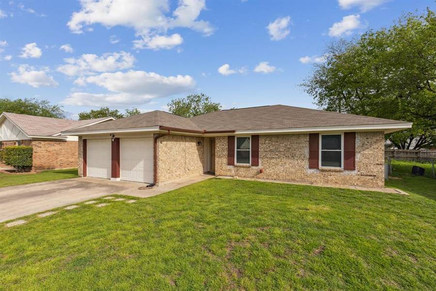 6033 Ridgecrest Drive, Watauga, TX 76148