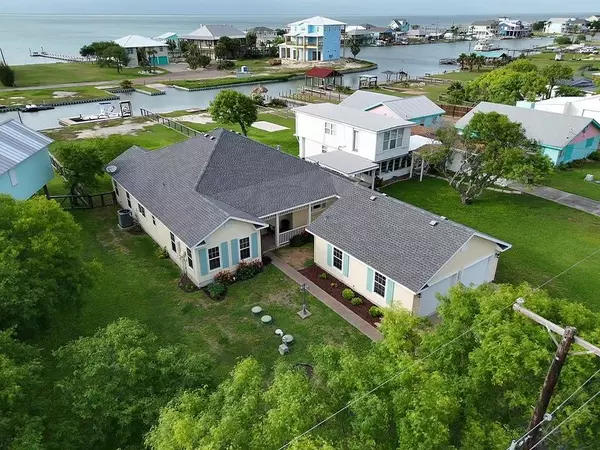 476 Copano Ridge Rd, Rockport, TX 78382