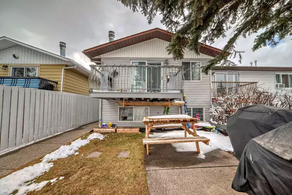 Calgary, AB T2A 5E6,1407 44 ST SE #B