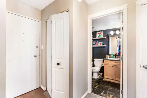 Calgary, AB T3C 0T3,1312 13 AVE SW #702