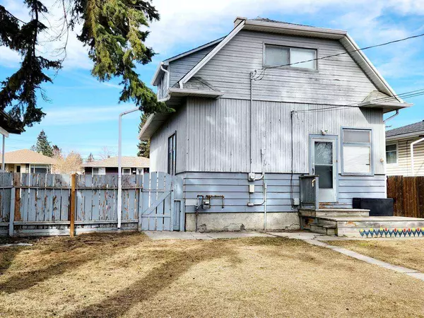 Calgary, AB T3E 2Z1,2028 36 ST SW