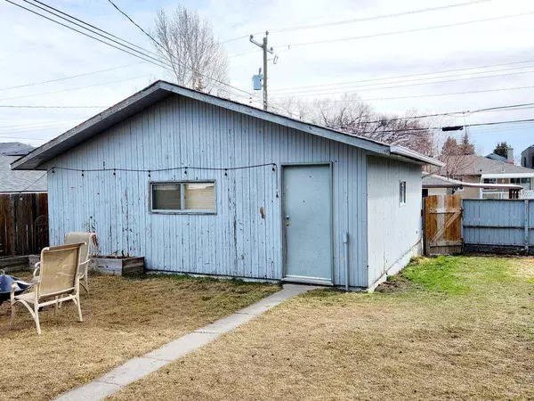 Calgary, AB T3E 2Z1,2028 36 ST SW