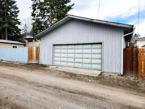 Calgary, AB T3E 2Z1,2028 36 ST SW