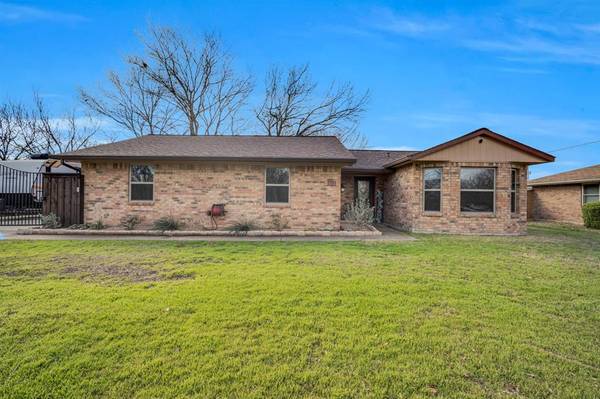 137 Spring Branch Drive, Red Oak, TX 75154