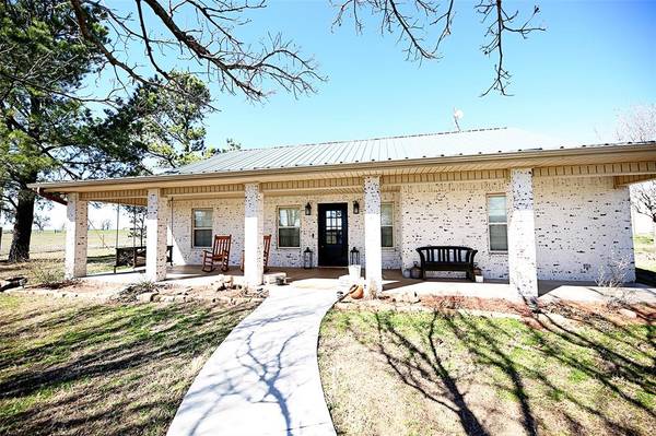 1835 Upper Montague Road, Bowie, TX 76230