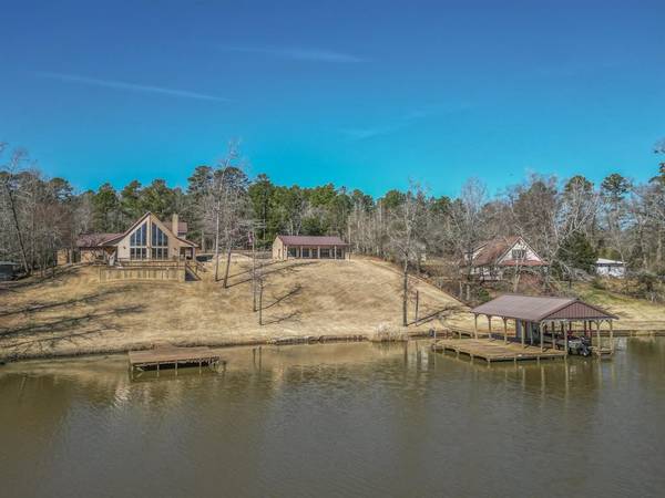 1301 S Lake Drive, Gladewater, TX 75647