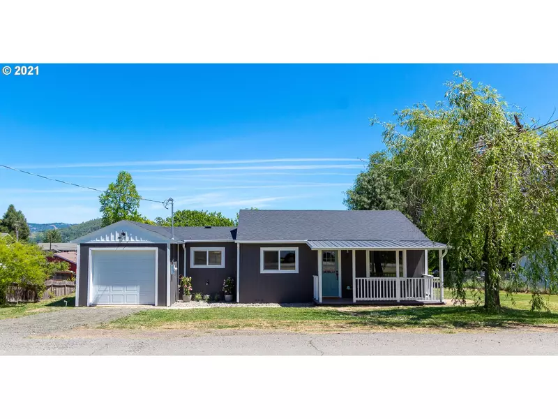 61 NE GRAPE AVE, Winston, OR 97496