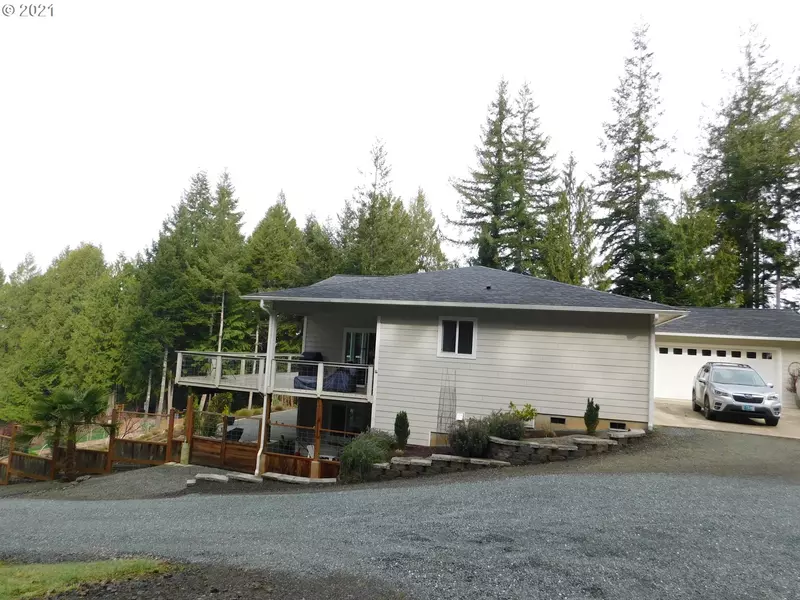 36 S WESTERN DR, Coquille, OR 97423