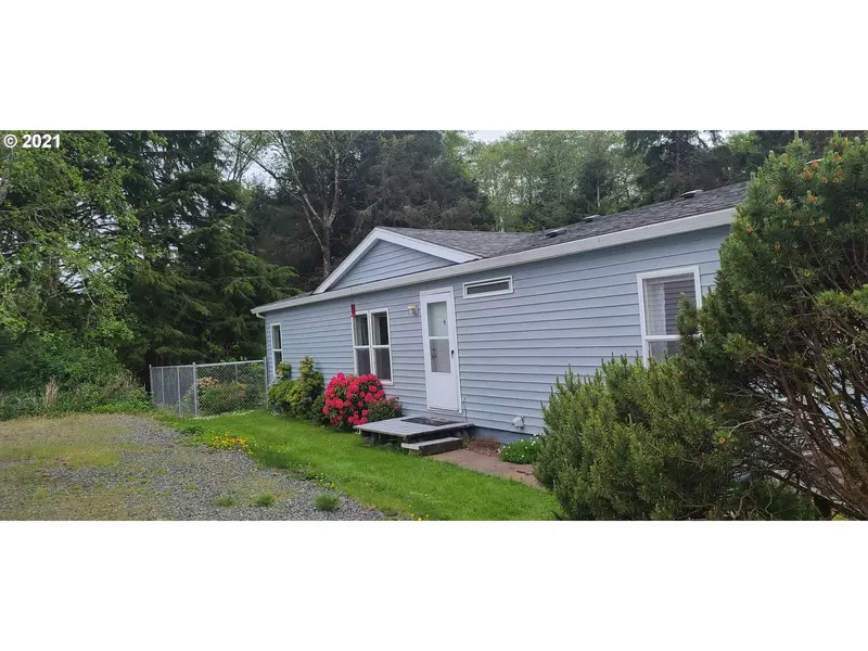 1009 SMITH ST, Rockaway Beach, OR 97136