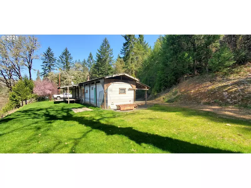 326 RICE CREEK RD, Winston, OR 97496