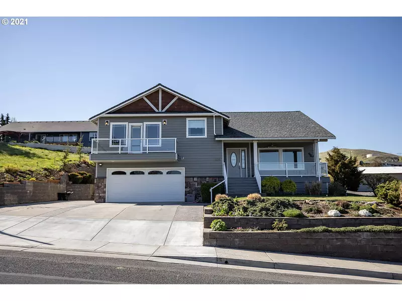 2606 E 10TH ST, The Dalles, OR 97058