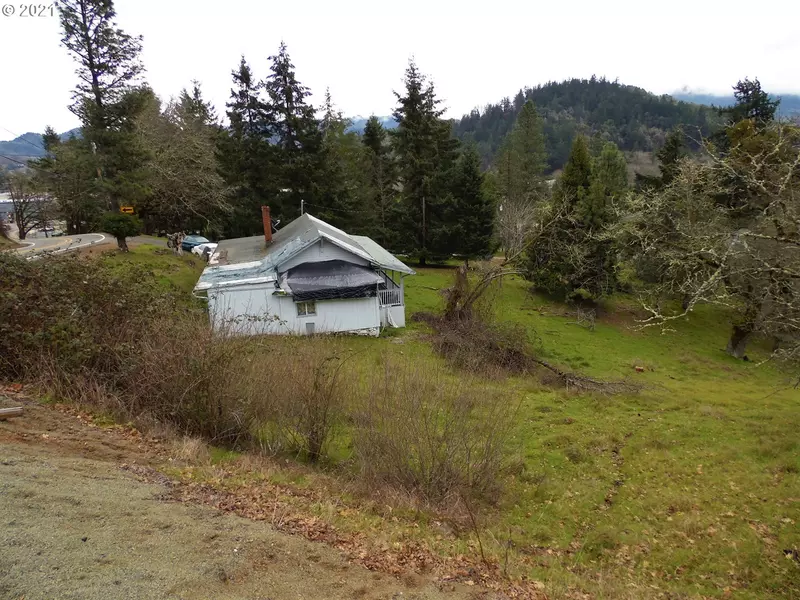 644 DOLE RD, Myrtle Creek, OR 97457