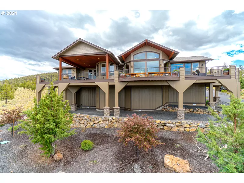 914 HIGHLAND VIEW LOOP, Redmond, OR 97756