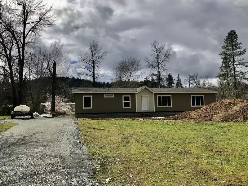 904 HAMLIN DR, Canyonville, OR 97417