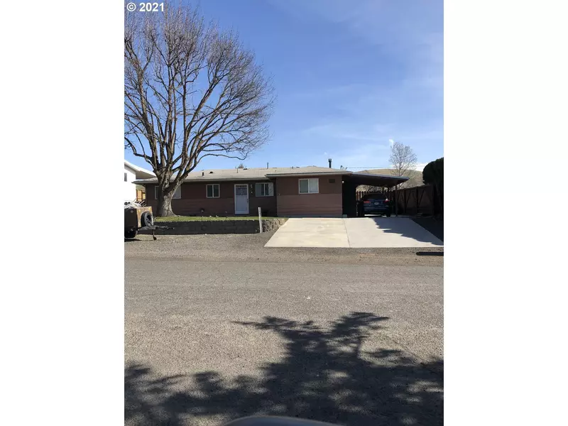 71547 SW BRIDLE DR, Pendleton, OR 97801