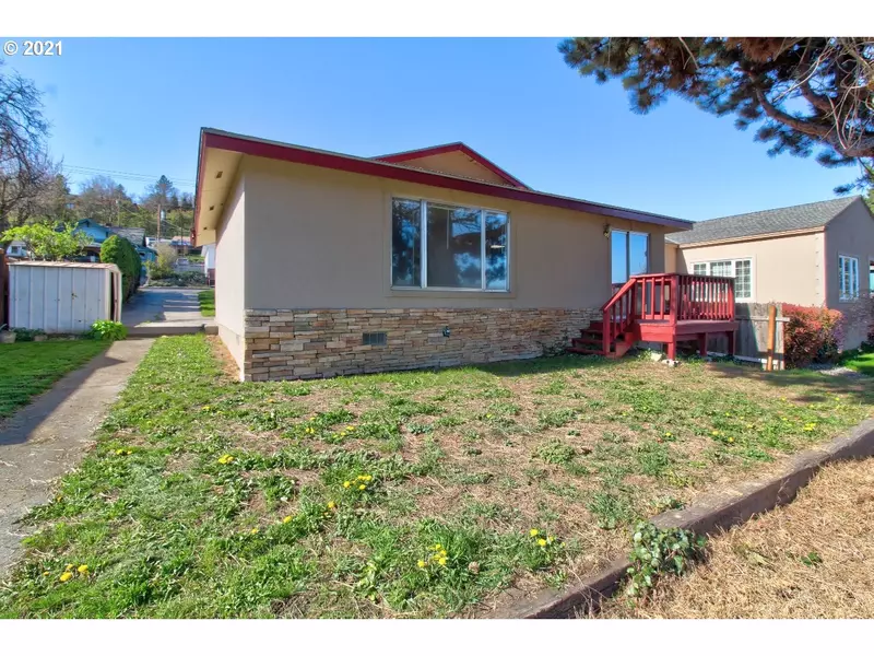 718 E 13TH ST, The Dalles, OR 97058