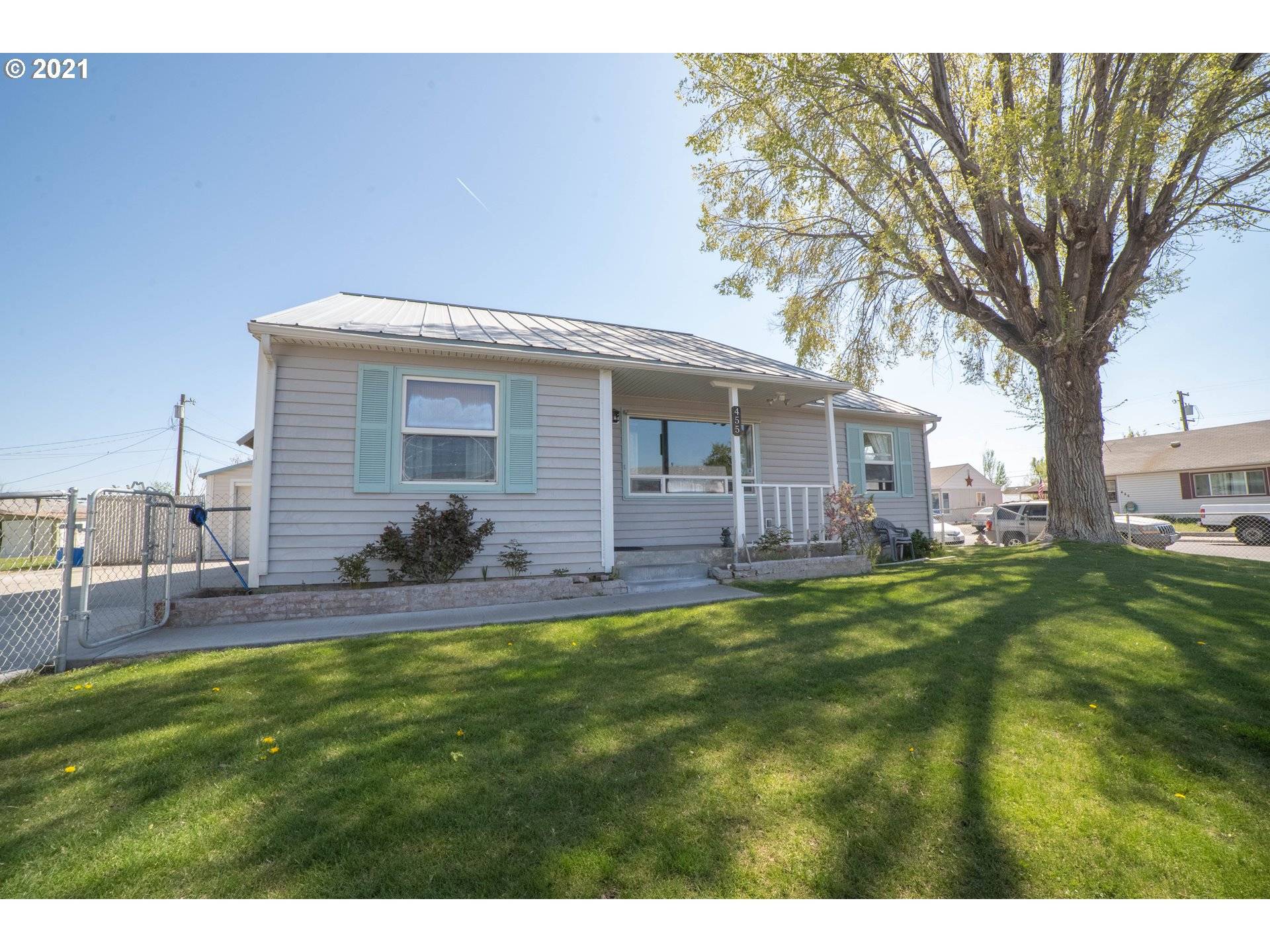Hermiston, OR 97838,455 E SUNSET DR