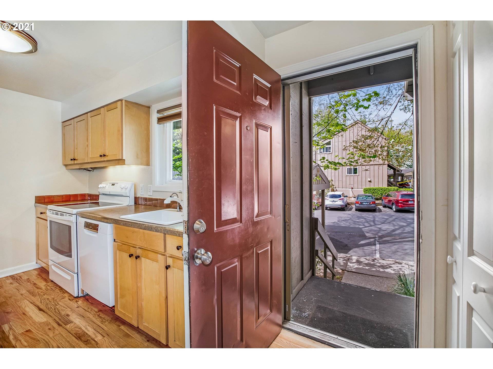 Lake Oswego, OR 97035,4 TOUCHSTONE #111