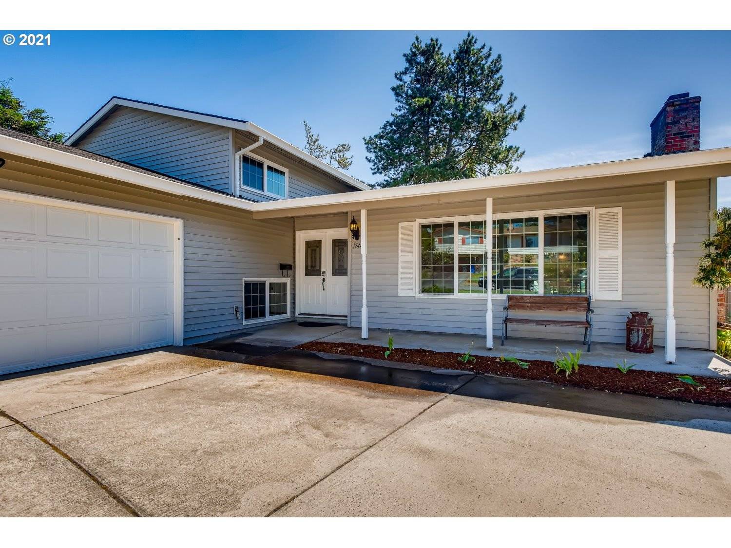 Gladstone, OR 97027,17440 CROWNVIEW DR