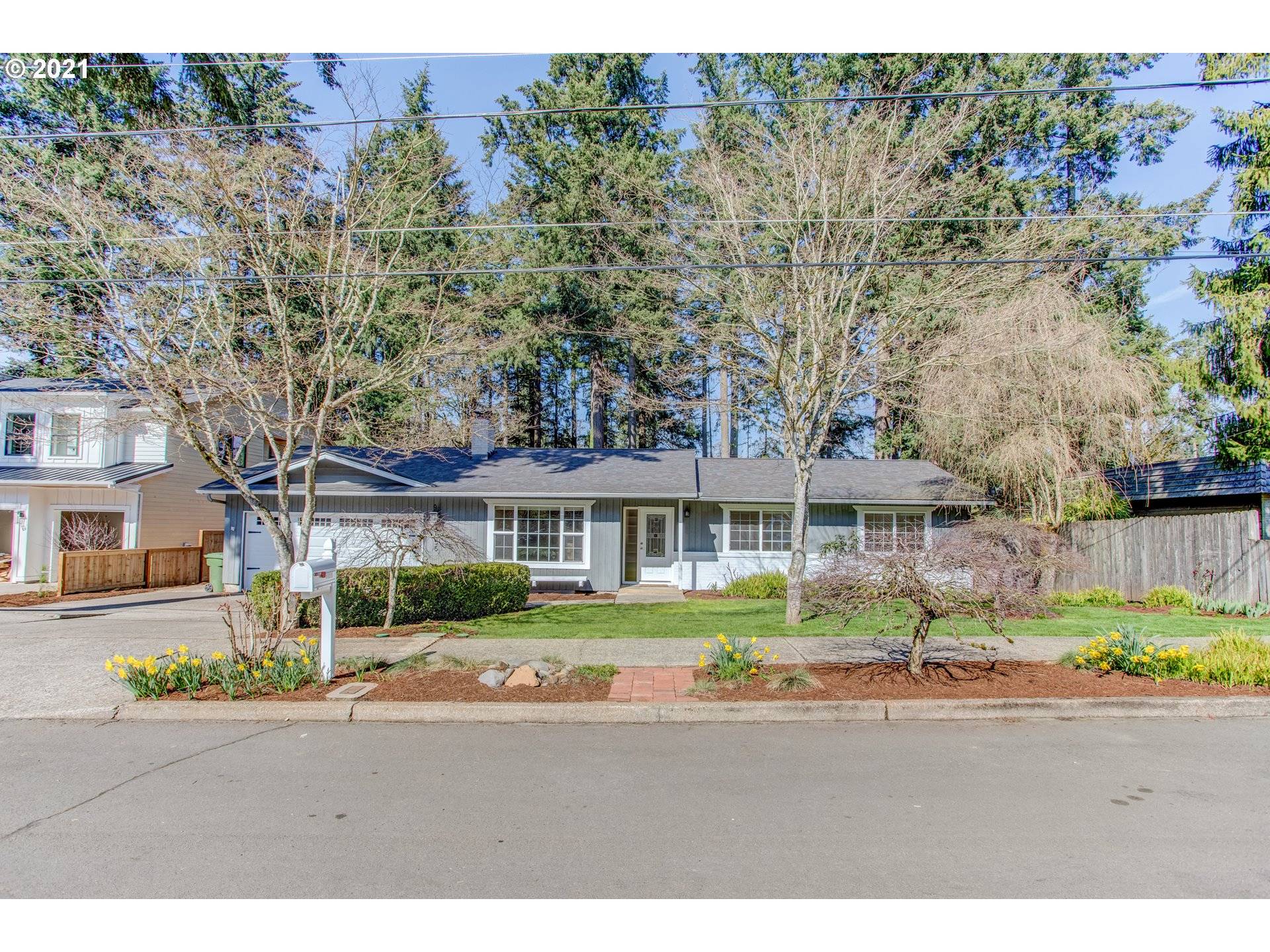 4555 WILDWOOD ST, Lake Oswego, OR 97035
