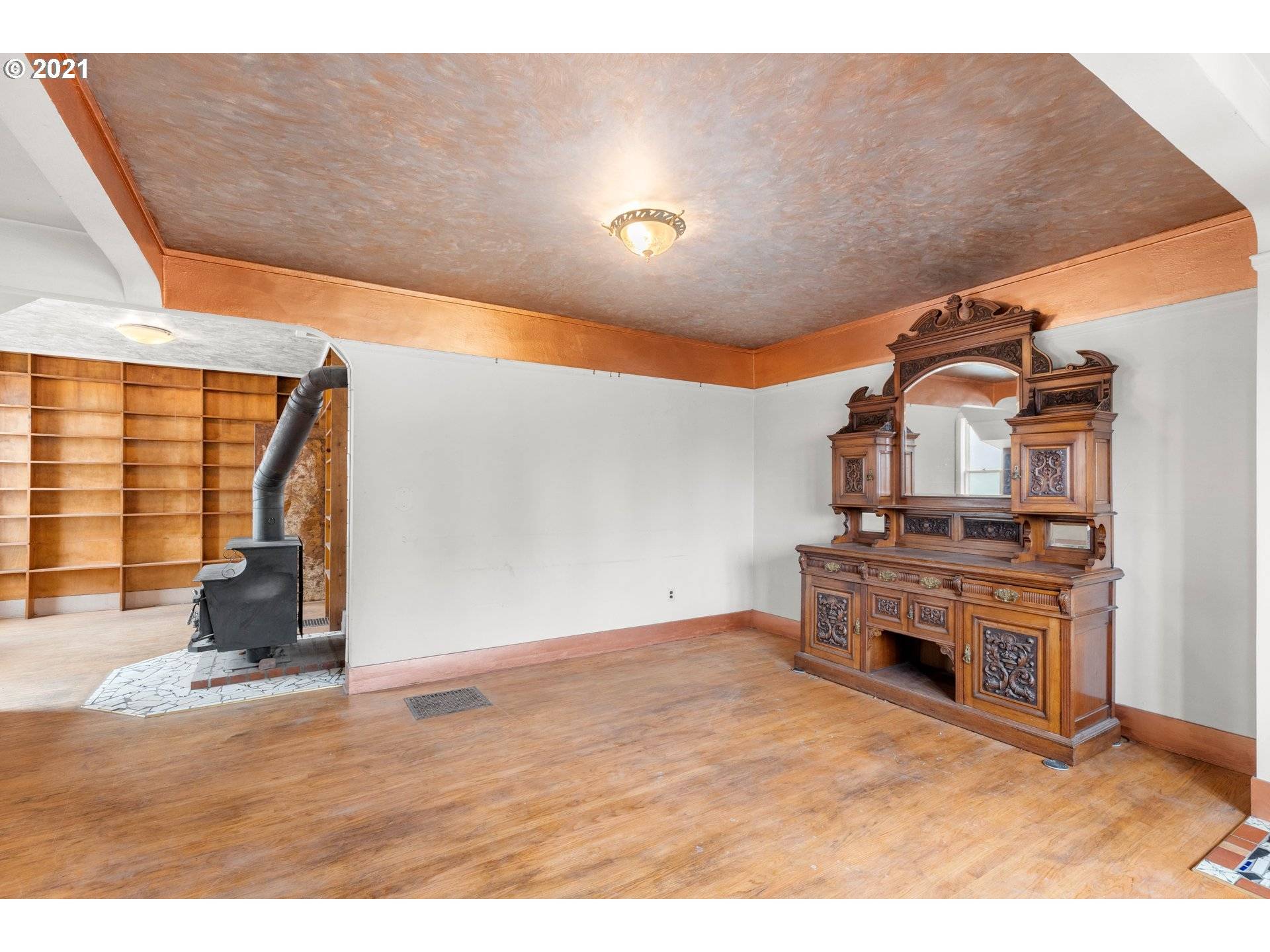 Portland, OR 97239,206 S NEBRASKA ST