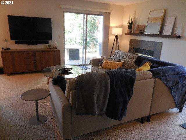 Lake Oswego, OR 97035,86 KINGSGATE RD #D106
