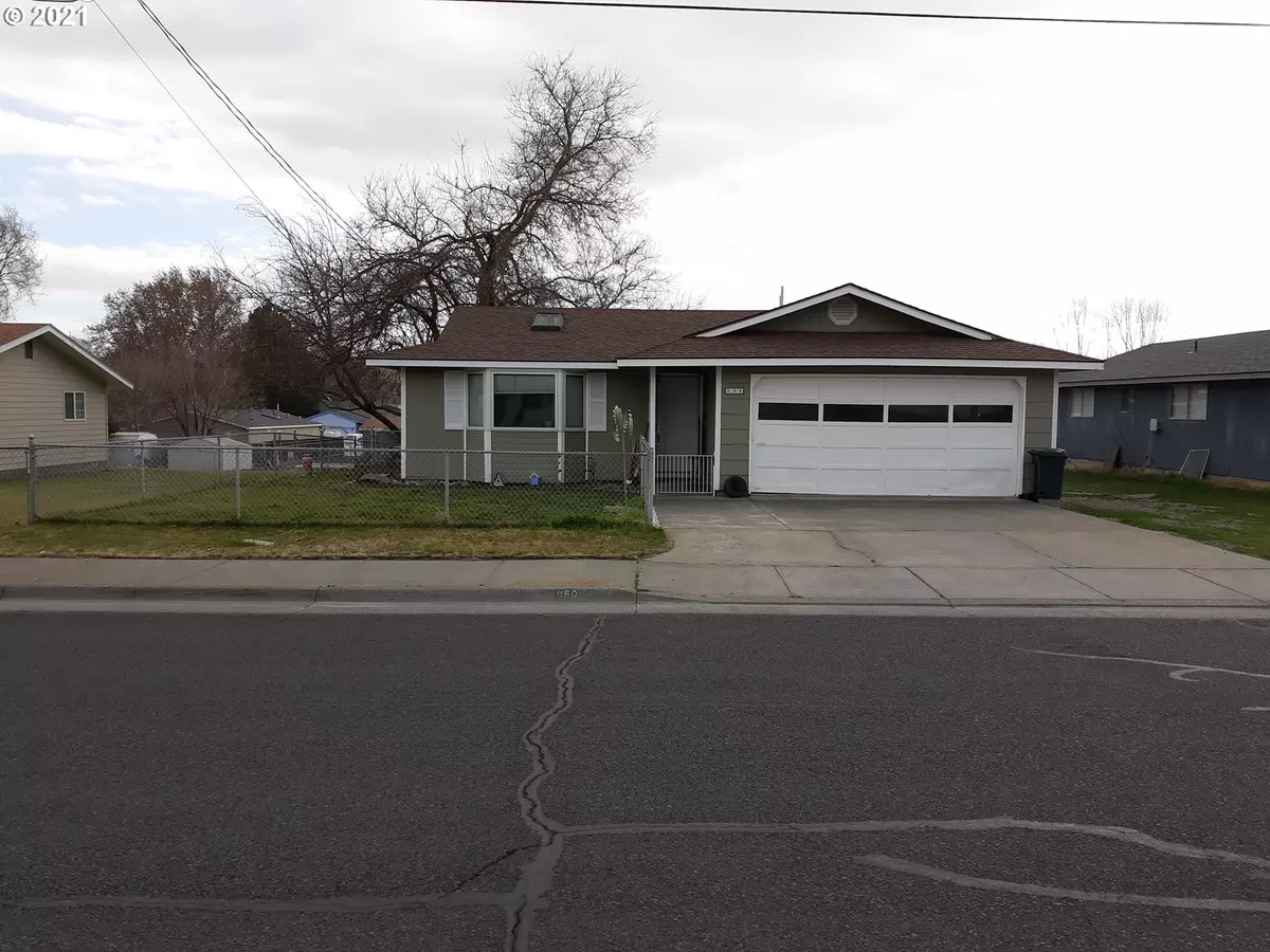 Hermiston, OR 97838,960 E RIDGEWAY