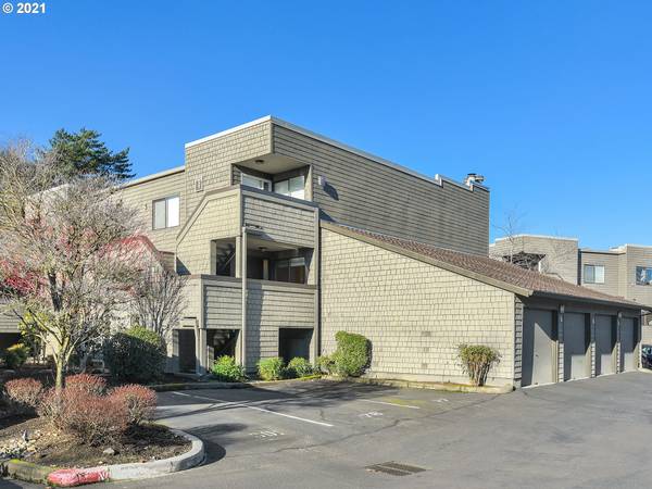 5602 S RIVERSIDE LN #8, Portland, OR 97239