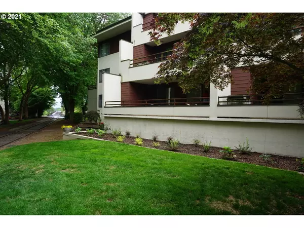 5250 S LANDING DR #106B1, Portland, OR 97239