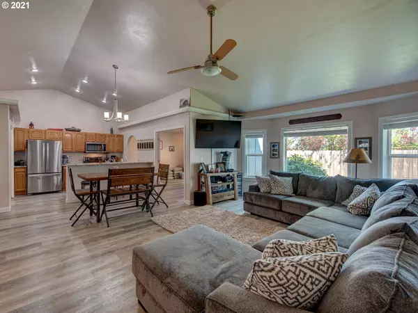 Eugene, OR 97402,6011 PINE RIDGE PL