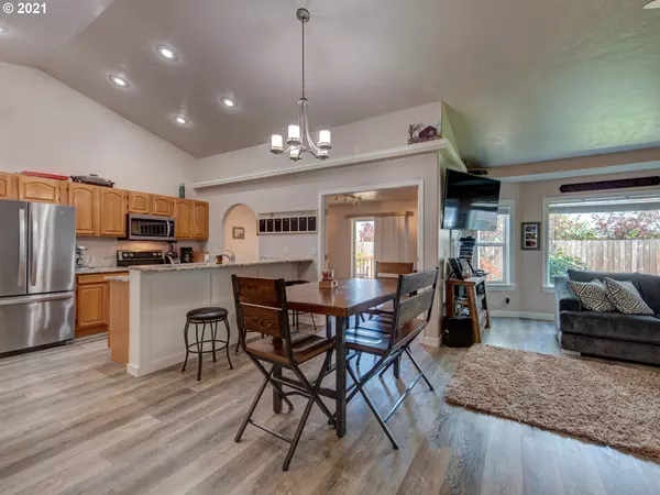 Eugene, OR 97402,6011 PINE RIDGE PL