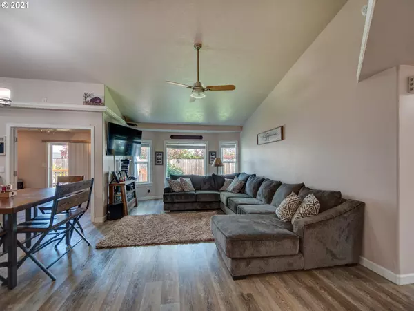 Eugene, OR 97402,6011 PINE RIDGE PL