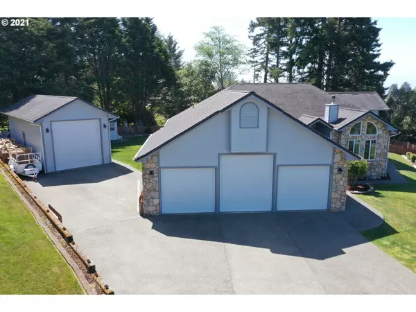 936 OVERGLEN CT, Brookings, OR 97415