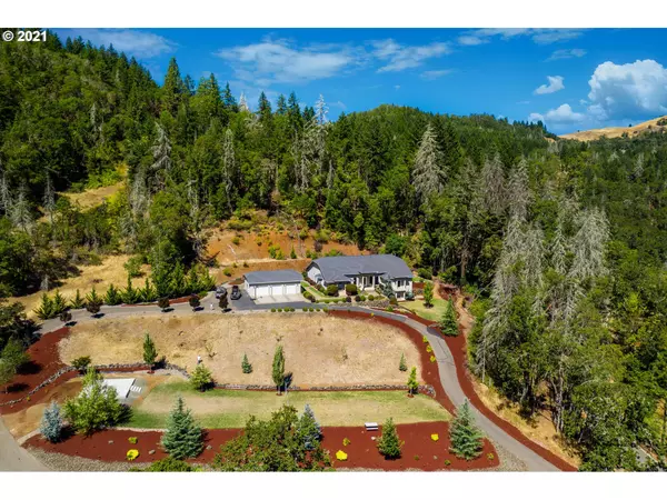 1400 BROZIO RD, Roseburg, OR 97471