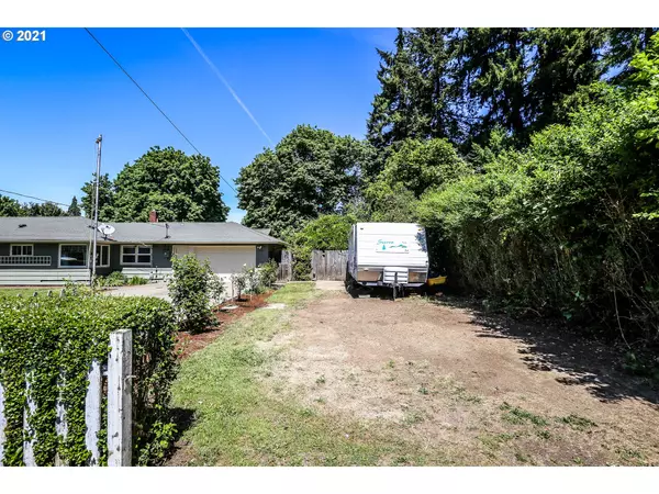 Eugene, OR 97404,215 MYOAK DR