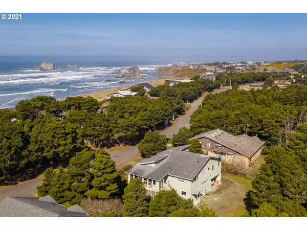 Bandon, OR 97411,3085 BEACH LOOP DR