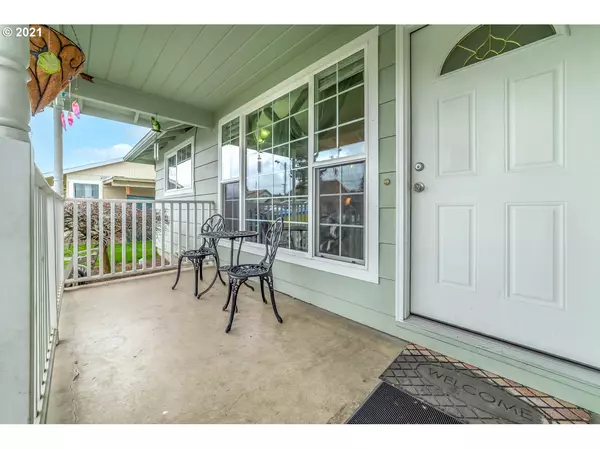 Cottage Grove, OR 97424,1137 PENNOYER AVE